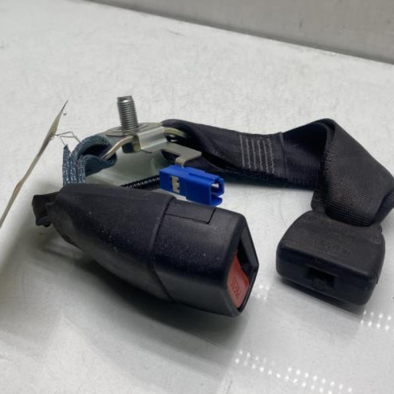Attache ceinture arriere droit TOYOTA YARIS 3 Photo n°3
