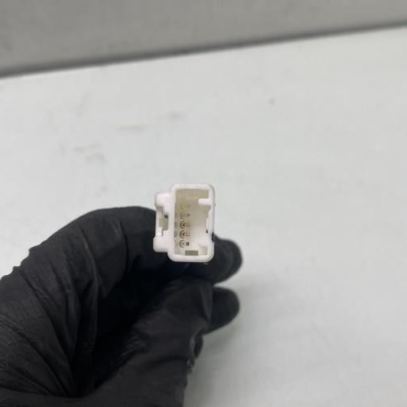 Attache ceinture avant gauche TOYOTA YARIS 3 Photo n°2