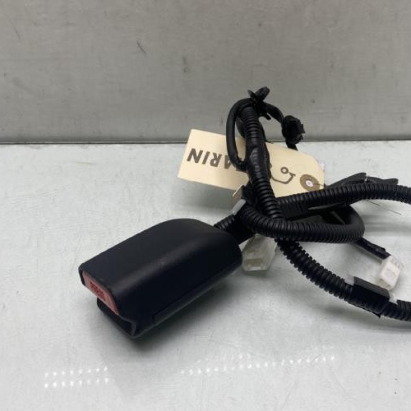 Attache ceinture avant droit TOYOTA YARIS 3 Photo n°1