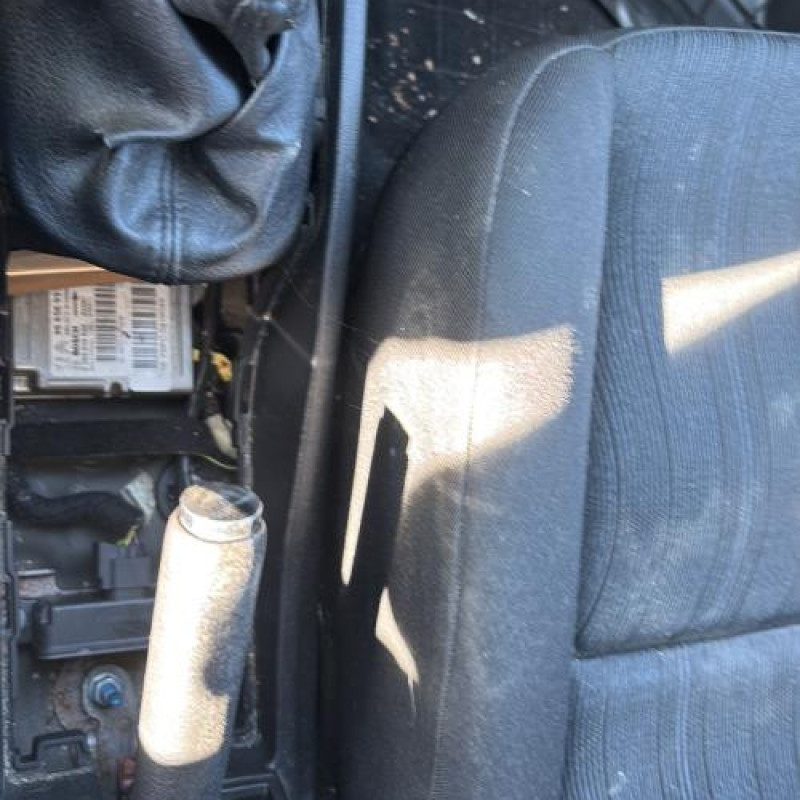 Leve vitre electrique avant gauche PEUGEOT 207 Photo n°19