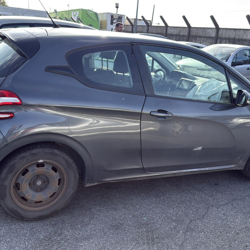 PEUGEOT 208 1 PHASE 1 1.6 HDI - 8V TURBO Photo n°6