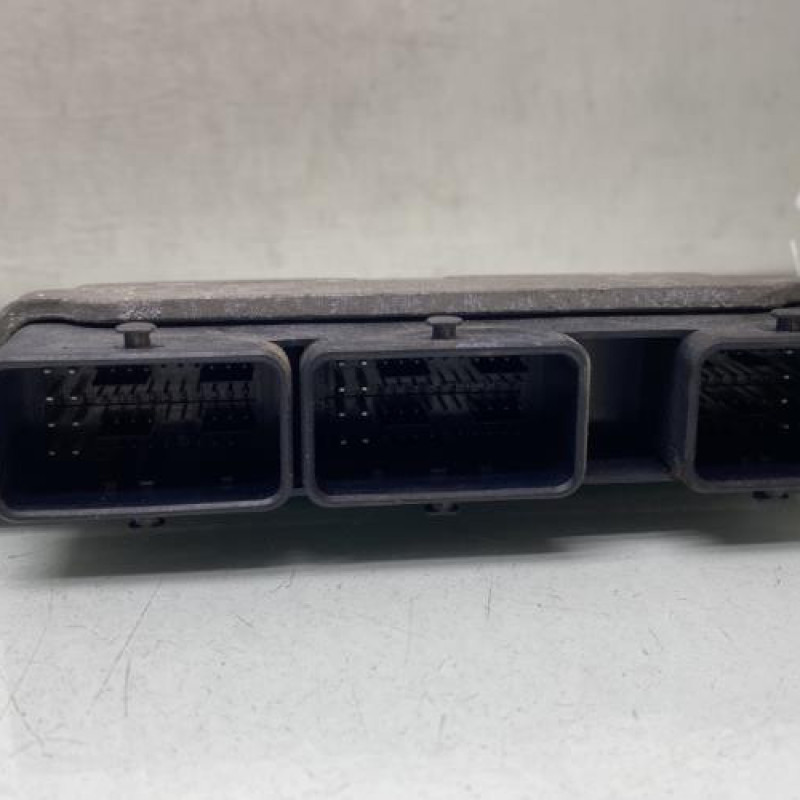 Calculateur moteur DACIA LOGAN MCV 1 Photo n°3