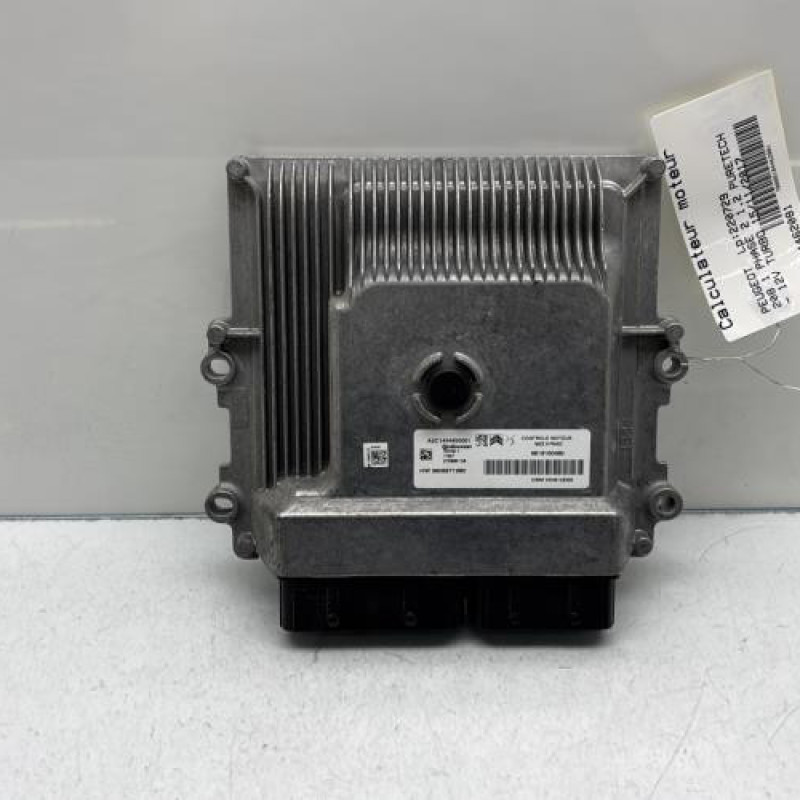 Calculateur moteur PEUGEOT 208 1 Photo n°1