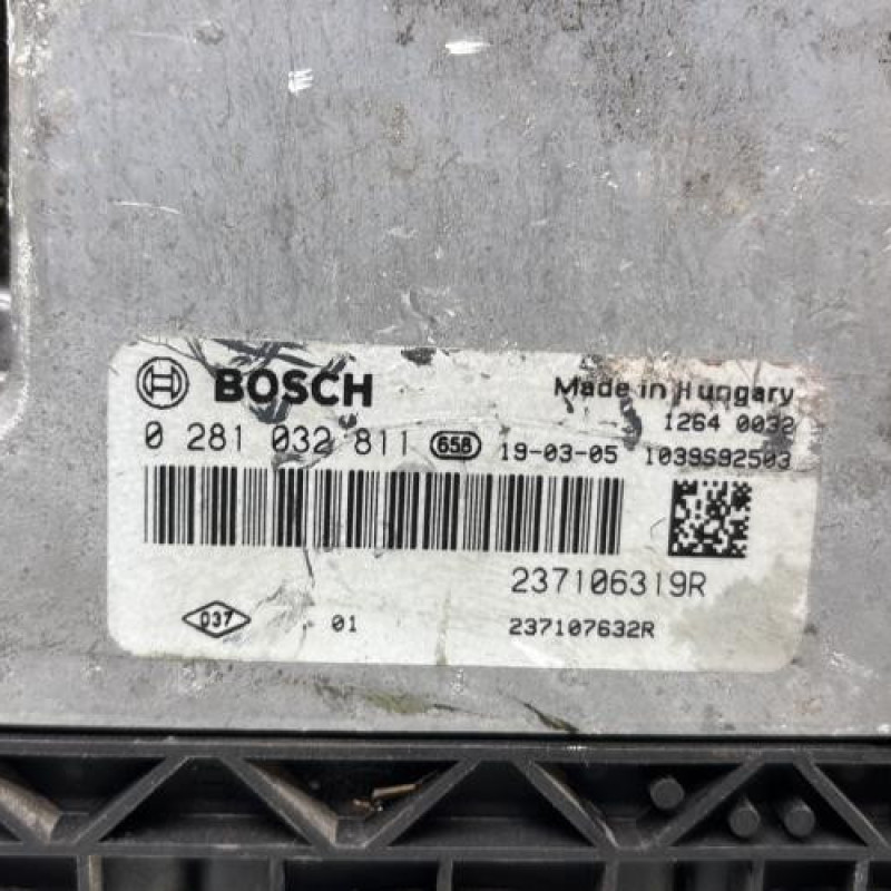 Calculateur moteur RENAULT SCENIC 3 Photo n°2