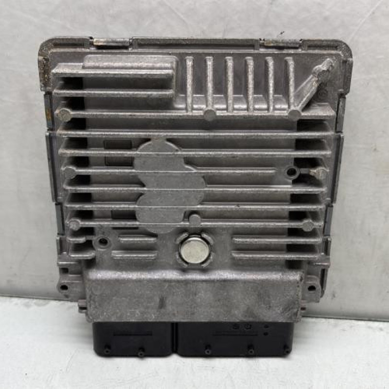 Calculateur moteur VOLKSWAGEN TOURAN 2 Photo n°1