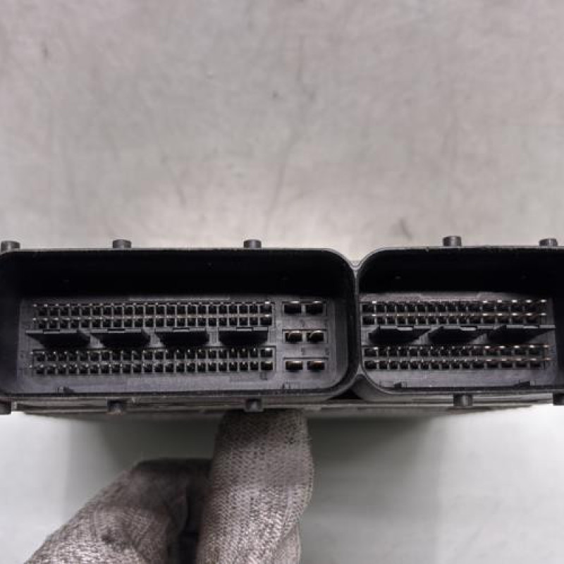 Calculateur moteur VOLKSWAGEN TOURAN 2 Photo n°4