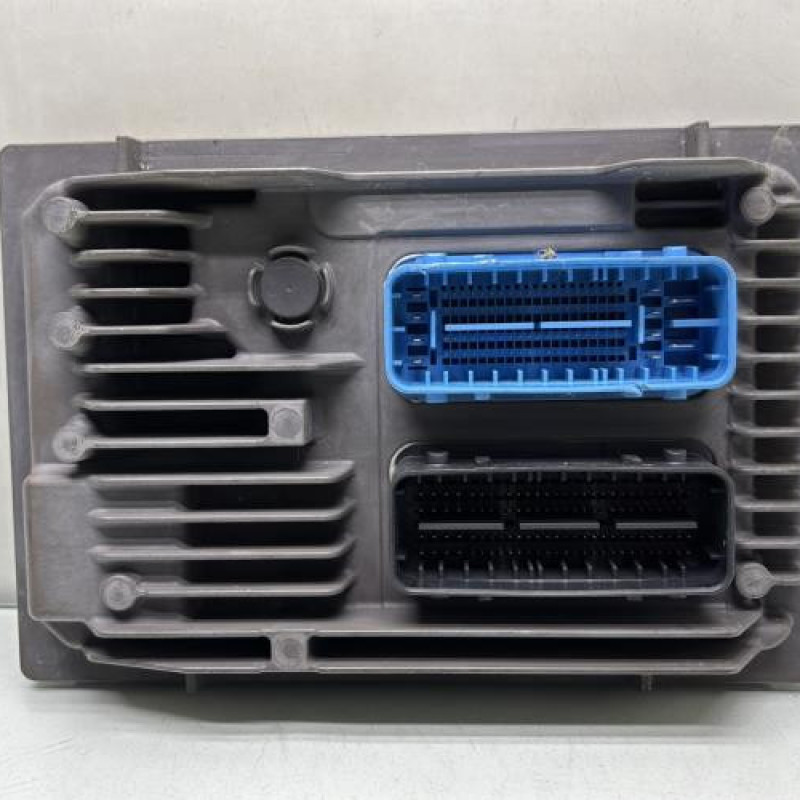 Calculateur moteur OPEL ASTRA K Photo n°1