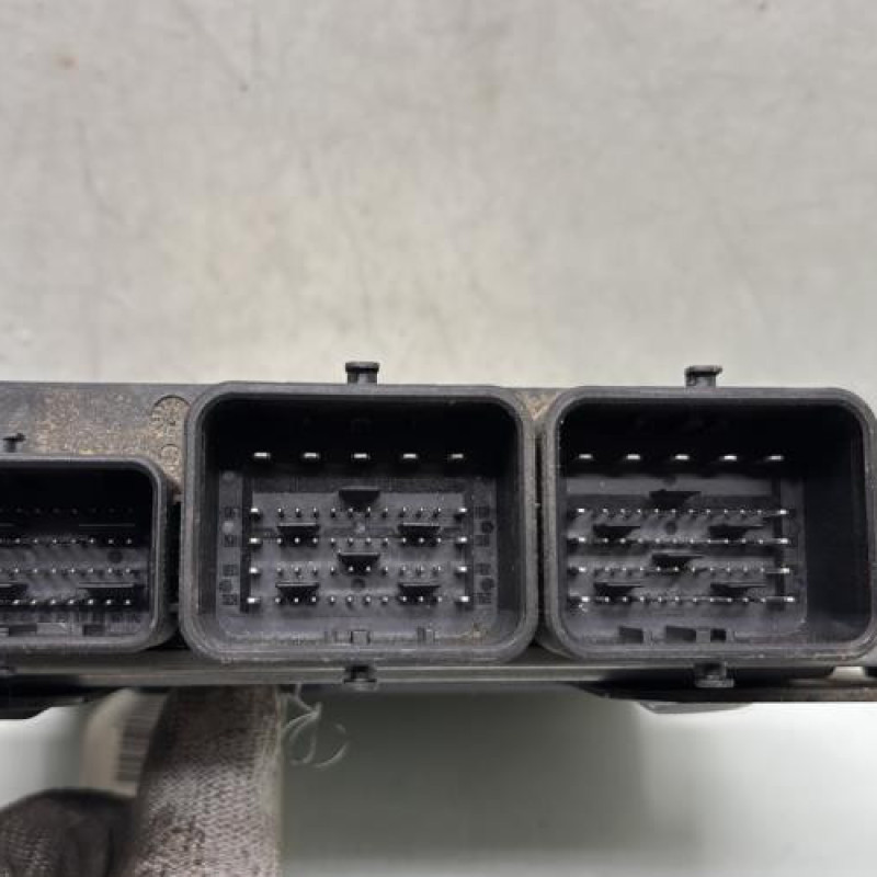 Calculateur moteur CITROEN C4 2 Photo n°3