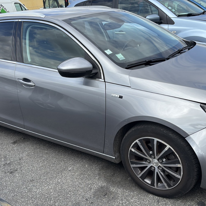 PEUGEOT 308 2 SW PHASE 1 BREAK 1.6 BLUE HDI - 8V TURBO Photo n°19