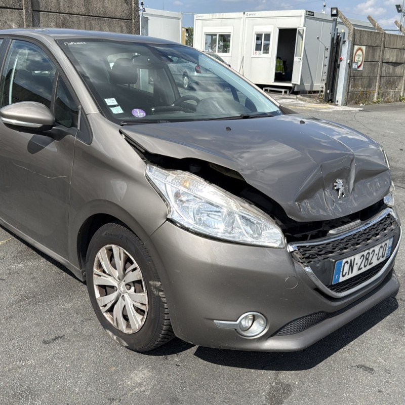 PEUGEOT 208 1 PHASE 1 1.2 VTI - 12V Photo n°2