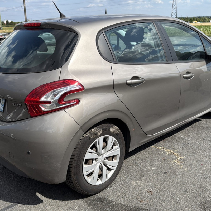 PEUGEOT 208 1 PHASE 1 1.2 VTI - 12V Photo n°3