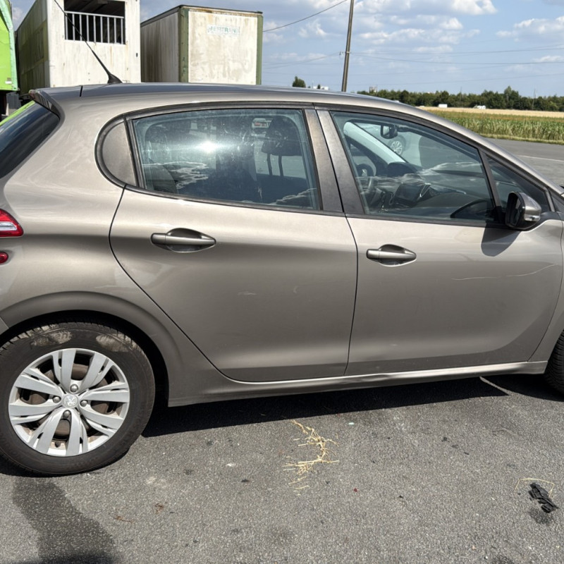 PEUGEOT 208 1 PHASE 1 1.2 VTI - 12V Photo n°6