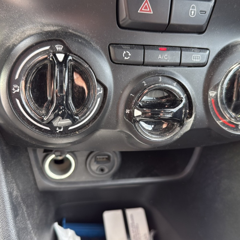 PEUGEOT 208 1 PHASE 1 1.2 VTI - 12V Photo n°18