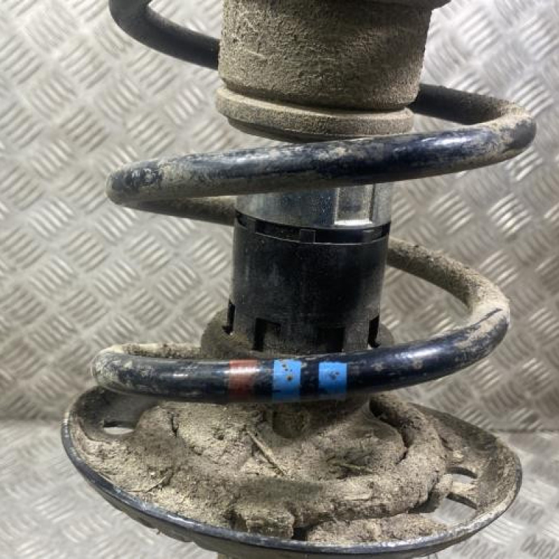 Amortisseur avant gauche VOLKSWAGEN POLO 4 Photo n°2