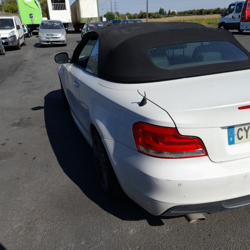 BMW SERIE 1 E88 CABRIO 120d 2.0D - 16V TURBO Photo n°3