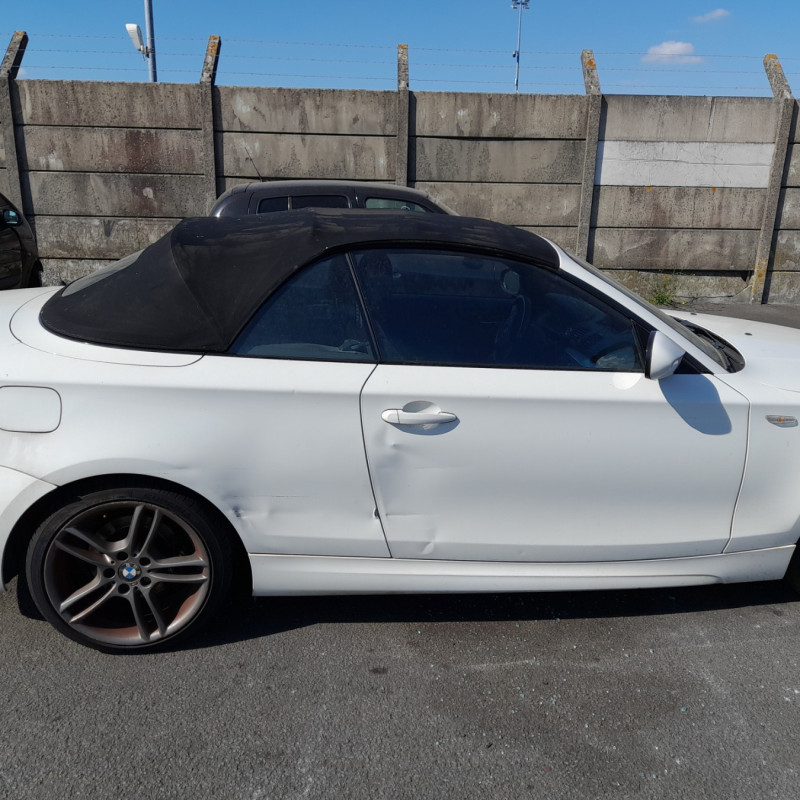 BMW SERIE 1 E88 CABRIO 120d 2.0D - 16V TURBO Photo n°8