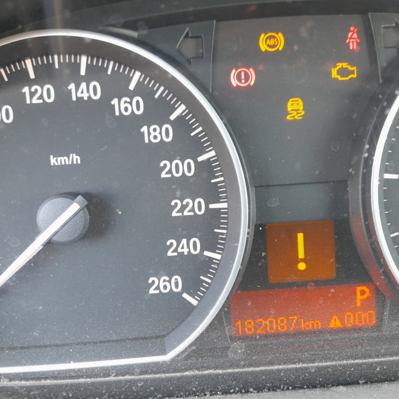 BMW SERIE 1 E88 CABRIO 120d 2.0D - 16V TURBO Photo n°9