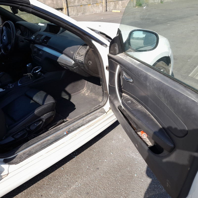 BMW SERIE 1 E88 CABRIO 120d 2.0D - 16V TURBO Photo n°18