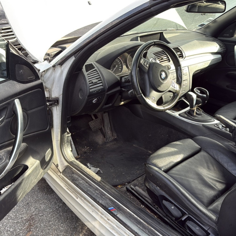 BMW SERIE 1 E88 CABRIO 120d 2.0D - 16V TURBO Photo n°22