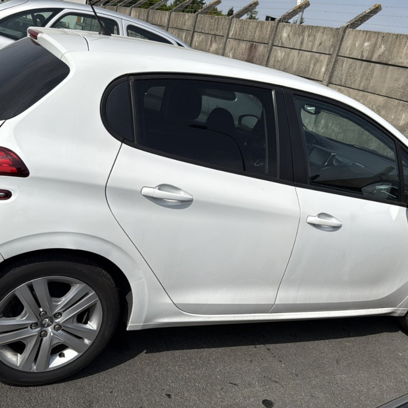 PEUGEOT 208 1 PHASE 2 1.2 VTI - 12V Photo n°8