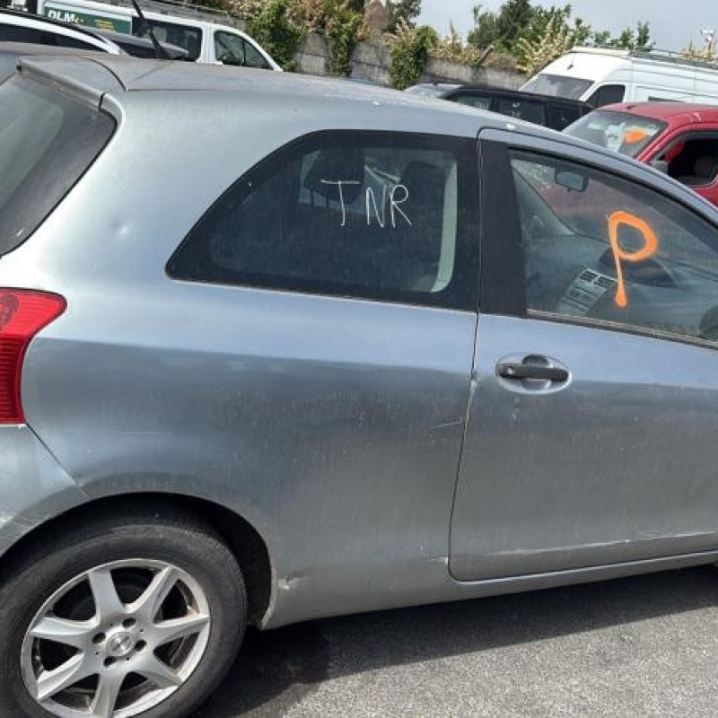 Poignee porte avant gauche TOYOTA YARIS 2 Photo n°10