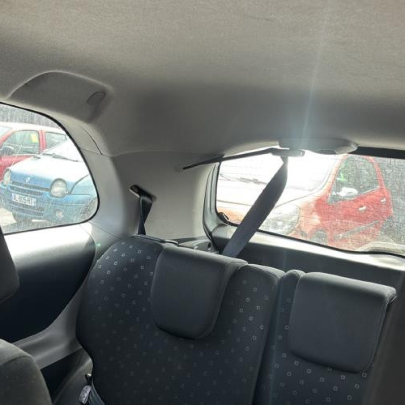 Poignee porte avant gauche TOYOTA YARIS 2 Photo n°12