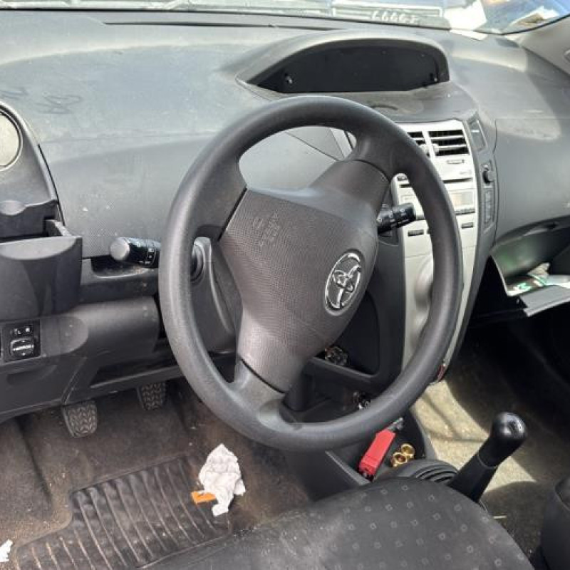 Poignee porte avant gauche TOYOTA YARIS 2 Photo n°13