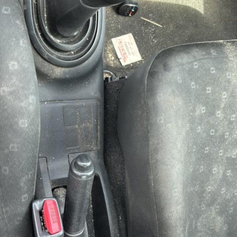 Poignee porte avant gauche TOYOTA YARIS 2 Photo n°16