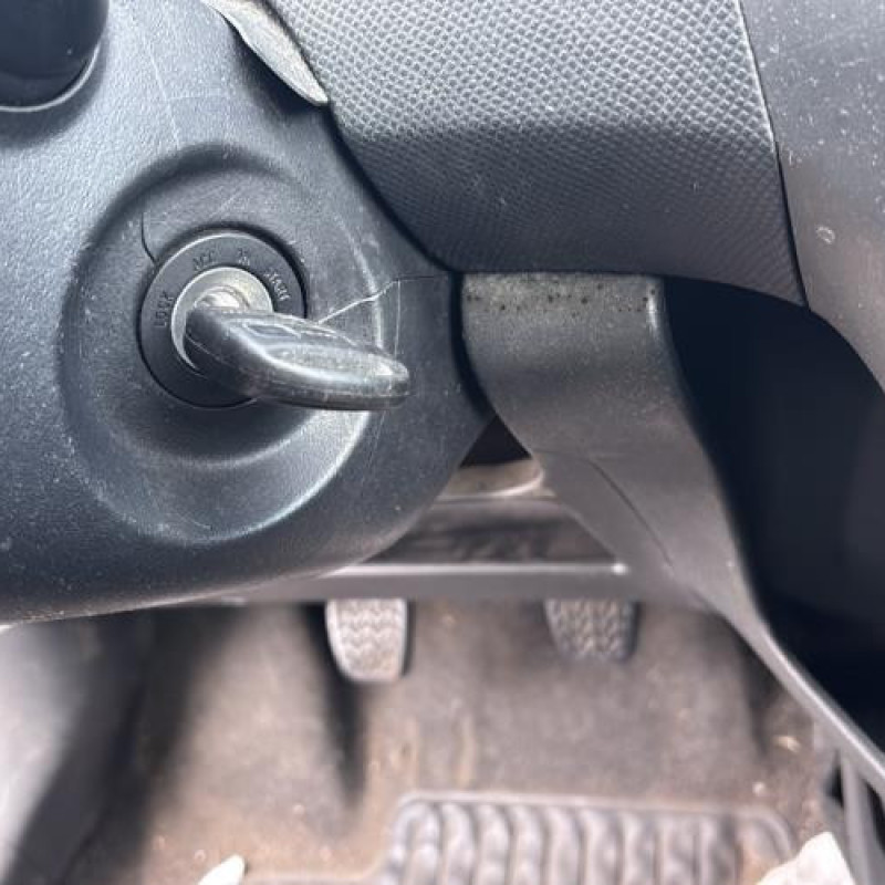 Poignee porte avant gauche TOYOTA YARIS 2 Photo n°19