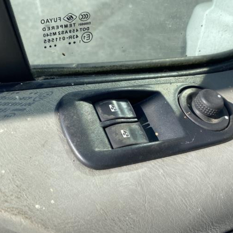 Vitre avant droit RENAULT TRAFIC 2 Photo n°15