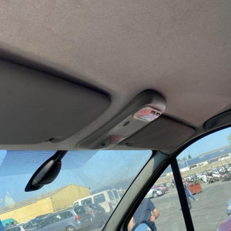 Crosse arriere gauche RENAULT TRAFIC 2 Photo n°19