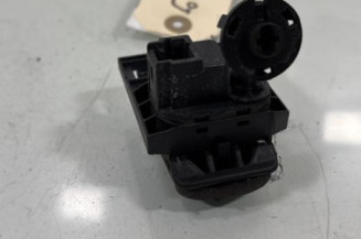 Bouton de coffre PEUGEOT 607 Photo n°1