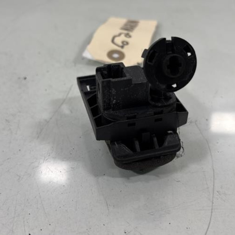 Bouton de coffre PEUGEOT 607 Photo n°1