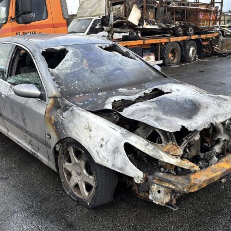 Bouton de coffre PEUGEOT 607 Photo n°5