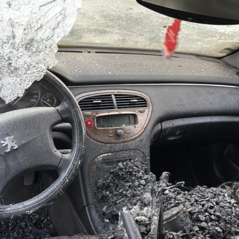 Bouton de coffre PEUGEOT 607 Photo n°17