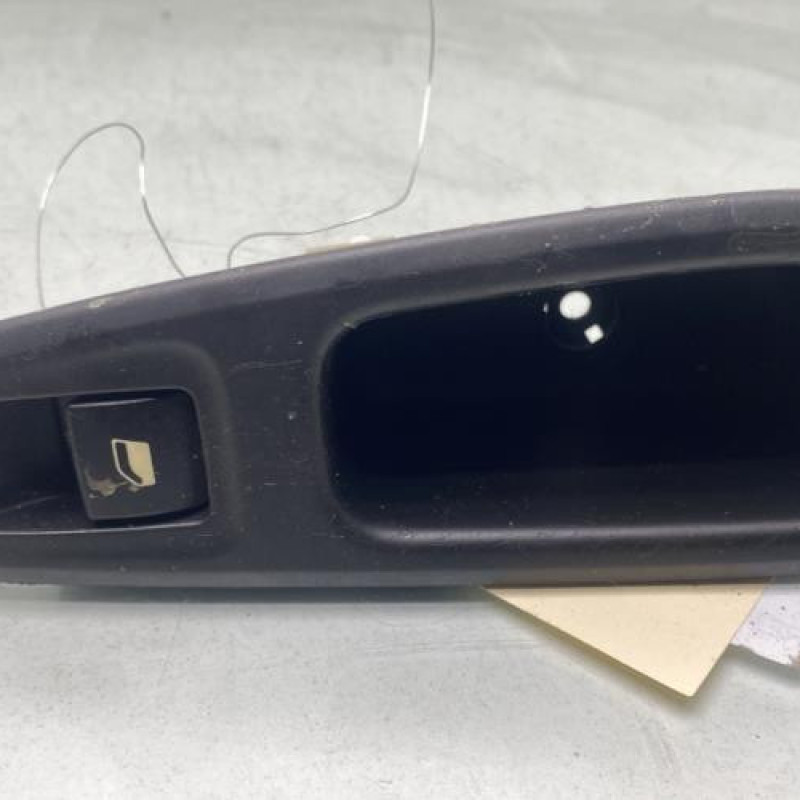 Interrupteur de leve vitre arriere gauche PEUGEOT 308 1 Photo n°1