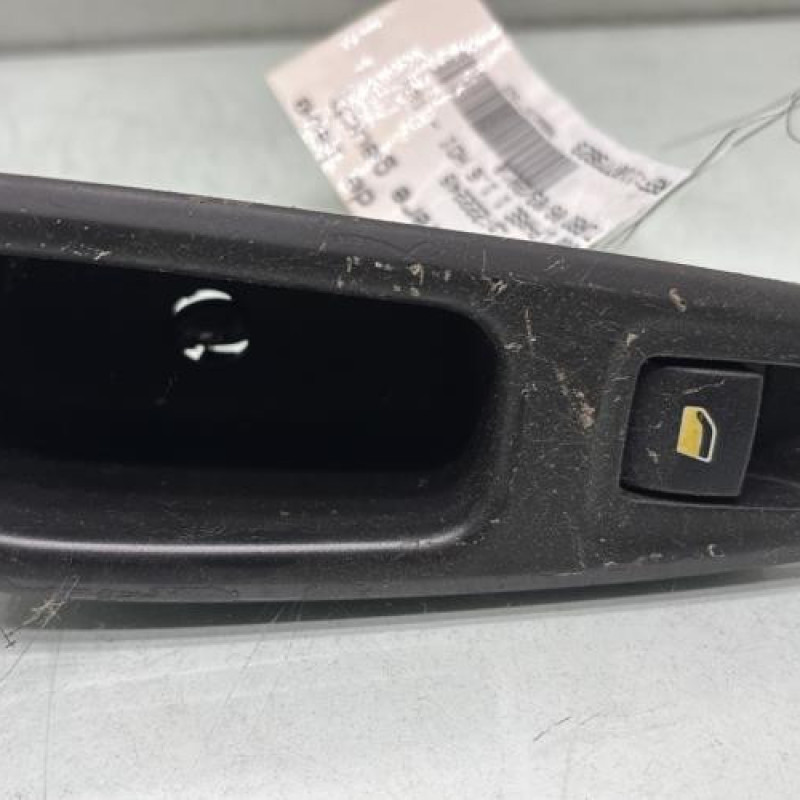 Interrupteur de leve vitre arriere gauche PEUGEOT 308 1 Photo n°1