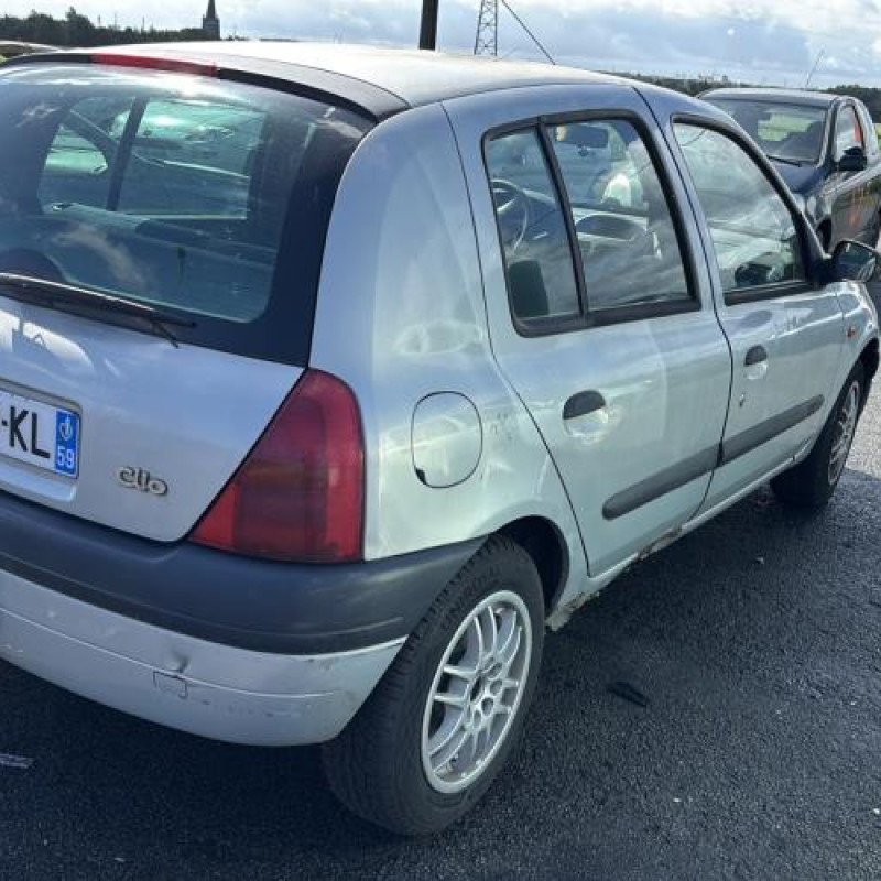 Calandre RENAULT CLIO 2 Photo n°7