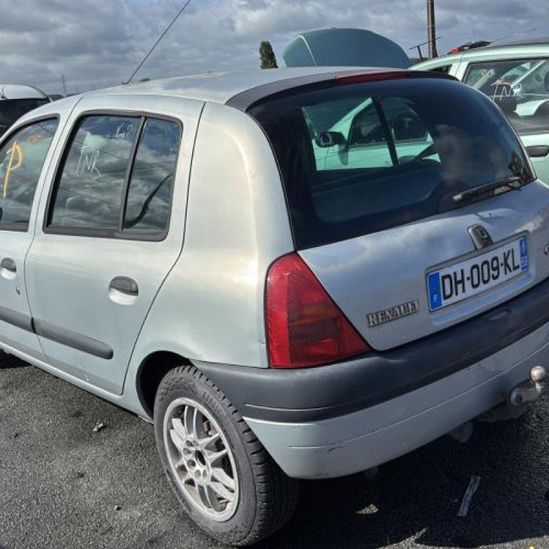 Aile avant gauche RENAULT CLIO 2 Photo n°8
