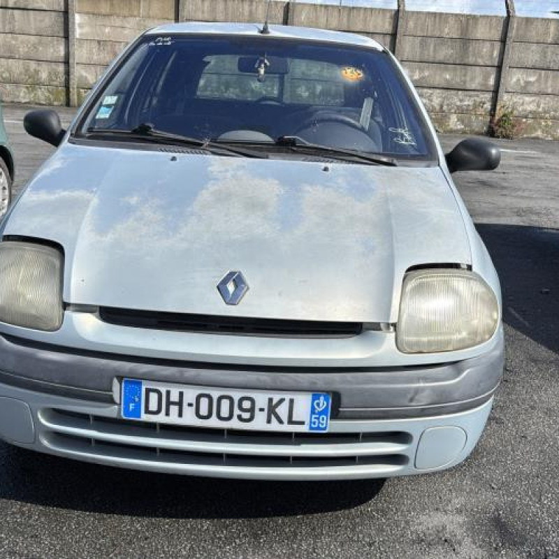 Aile avant gauche RENAULT CLIO 2 Photo n°12