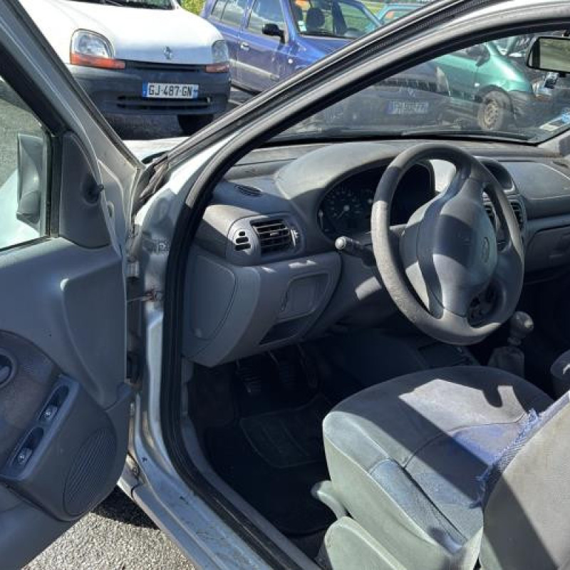 Aile avant gauche RENAULT CLIO 2 Photo n°13