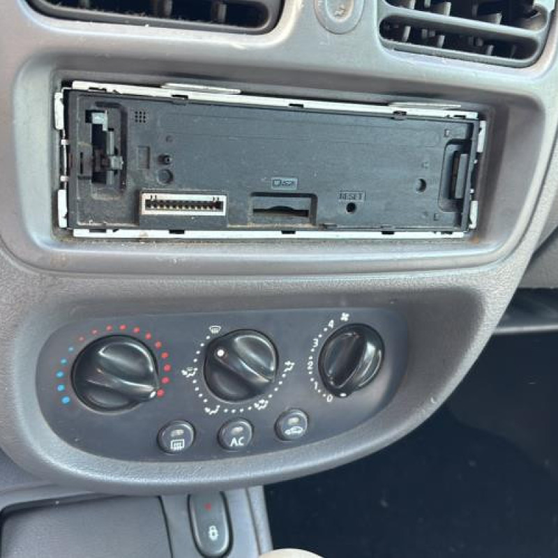 Aile avant gauche RENAULT CLIO 2 Photo n°20