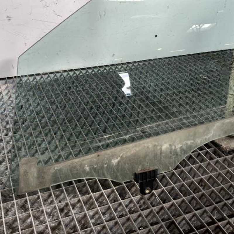 Vitre avant gauche KIA SPORTAGE 3 Photo n°2