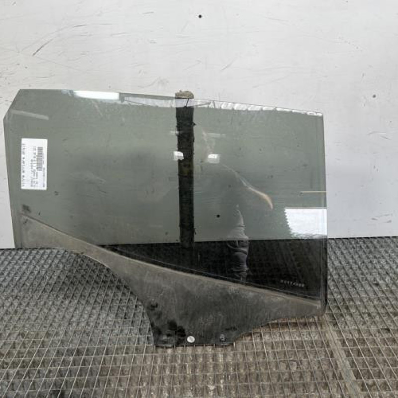 Vitre arriere droit RENAULT CLIO 5 Photo n°1