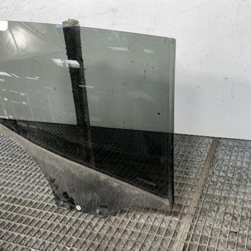 Vitre arriere droit RENAULT CLIO 5 Photo n°2