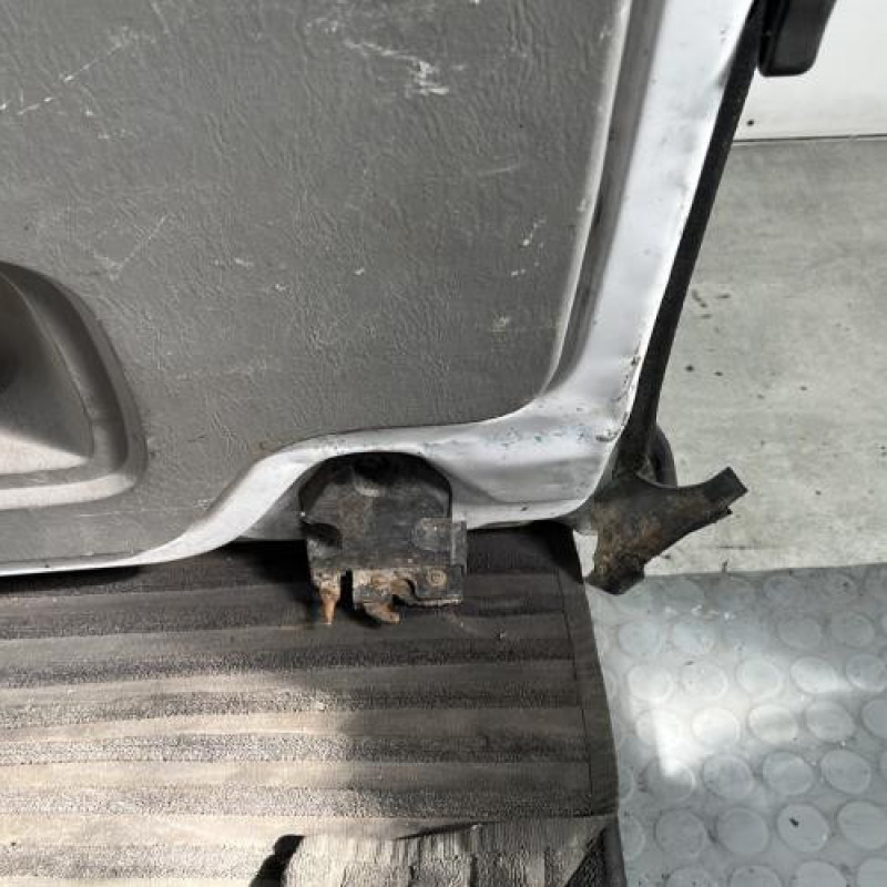 Porte de coffre droit RENAULT TRAFIC 2 Photo n°6