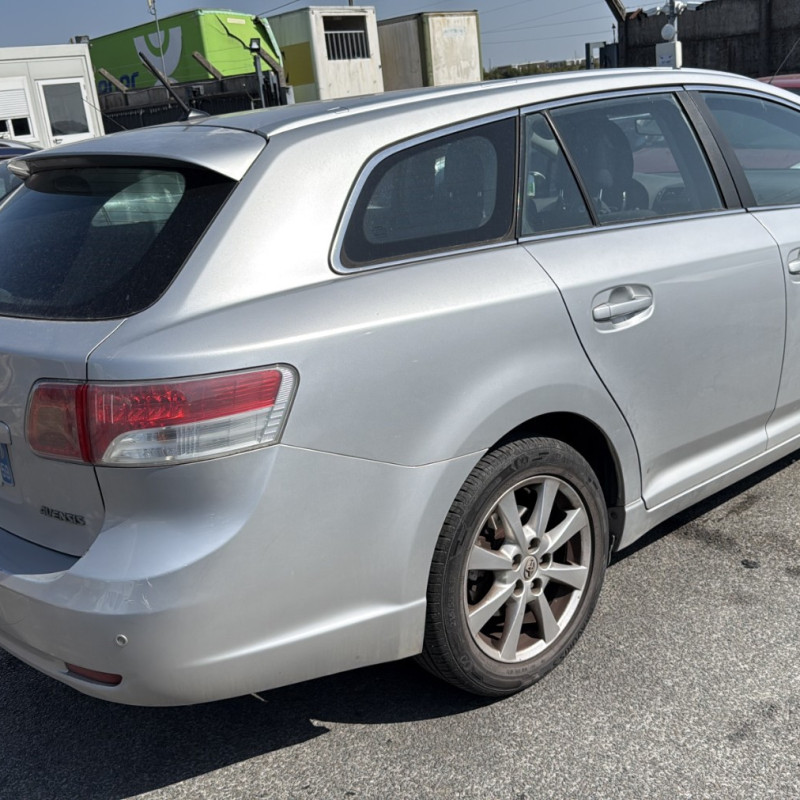 TOYOTA AVENSIS 3 PHASE 1 BREAK 2.2 D4D - 16V TURBO Photo n°4