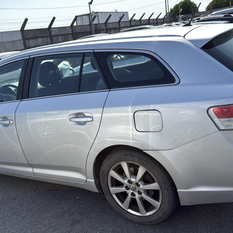 TOYOTA AVENSIS 3 PHASE 1 BREAK 2.2 D4D - 16V TURBO Photo n°8