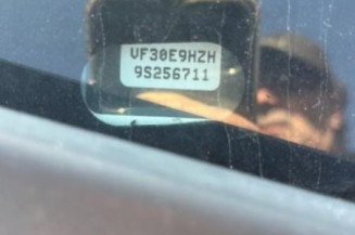 Baguette de coffre PEUGEOT 5008 1