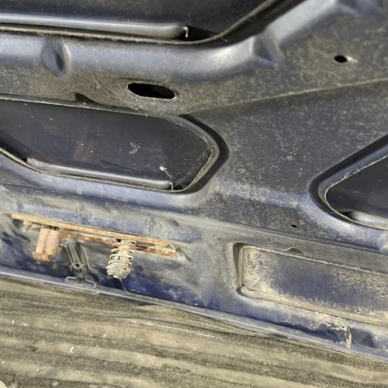 Capot RENAULT CLIO 2 Photo n°8